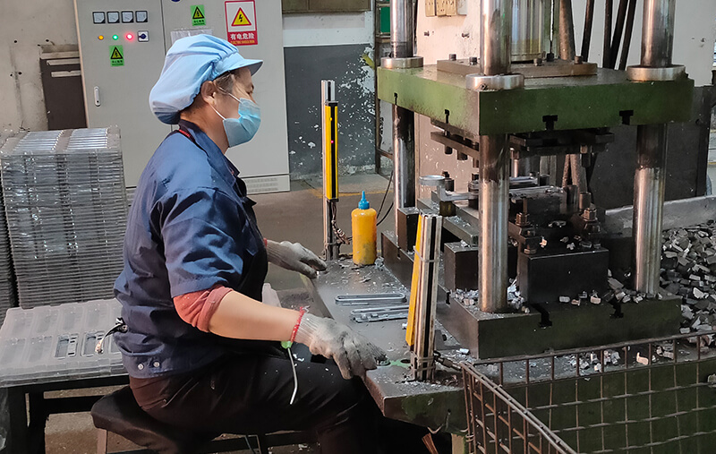 鑄件整平，切邊