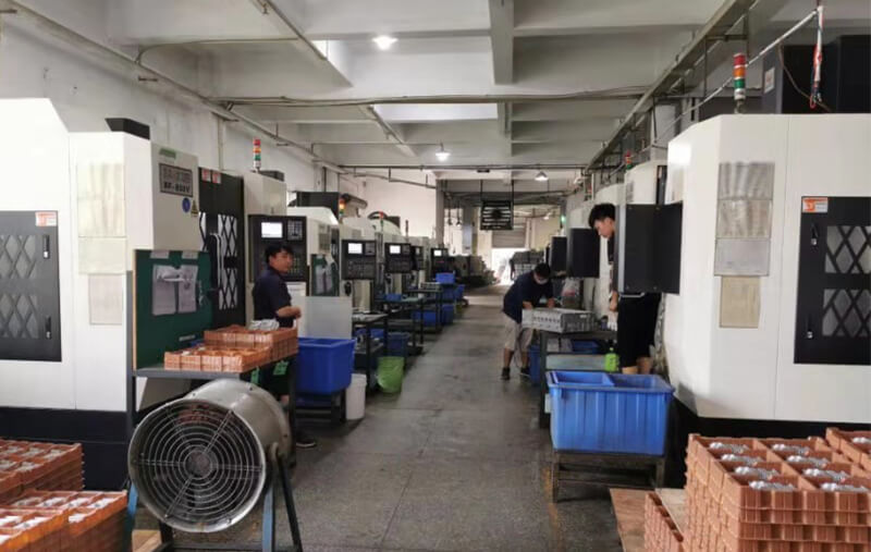 CNC課：CNC加工中心及5軸加工中心共236臺。